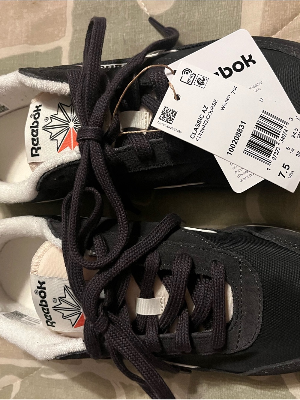 Reebok Classic AZ Women’s Low Top Lace-Up Suede Sneakers Black/White 100208831